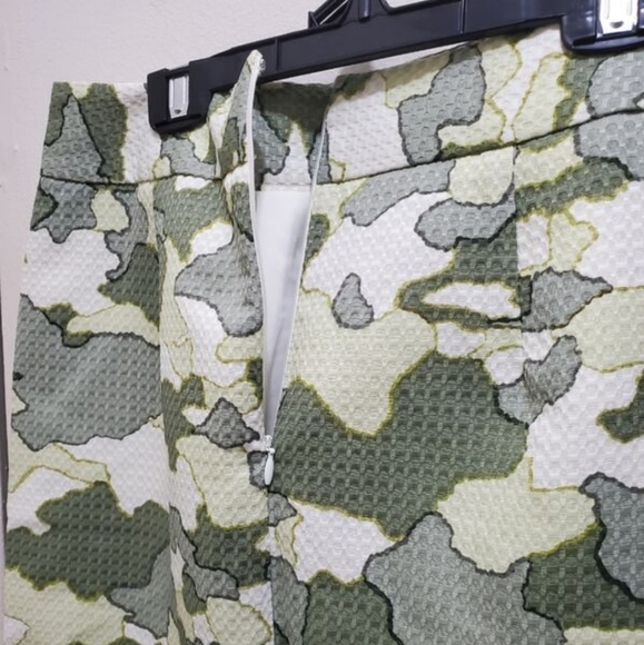 CLUB MONACO - ARMY PRINT SKIRT WITH POCKETS - Picture 5 of 6